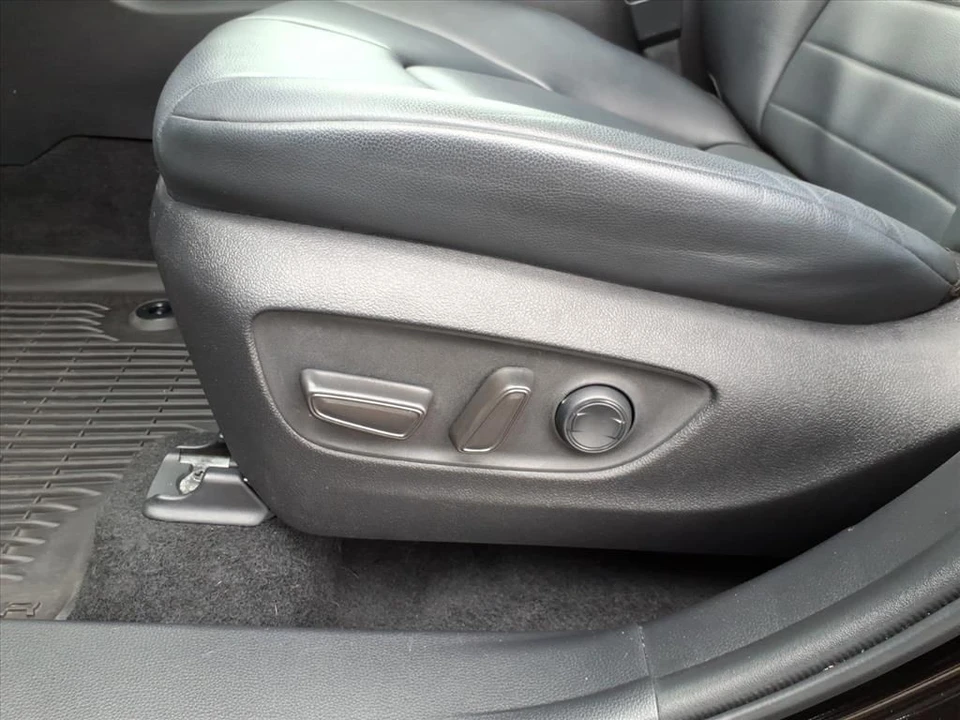 2022 Toyota Highlander - Image 10 of 12