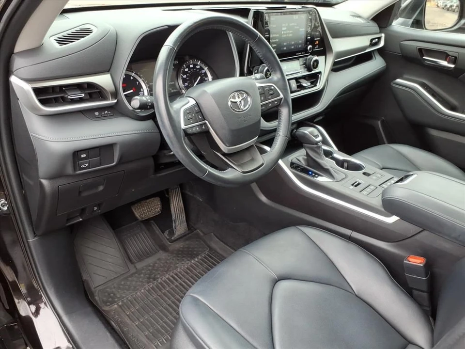2022 Toyota Highlander - Image 8 of 12