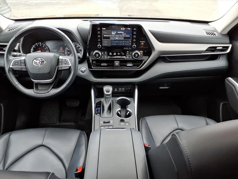 2022 Toyota Highlander - Image 7 of 12