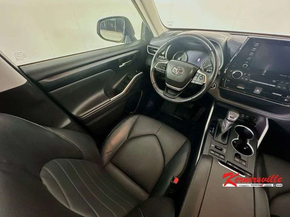 2022 Toyota Highlander - Image 9 of 21