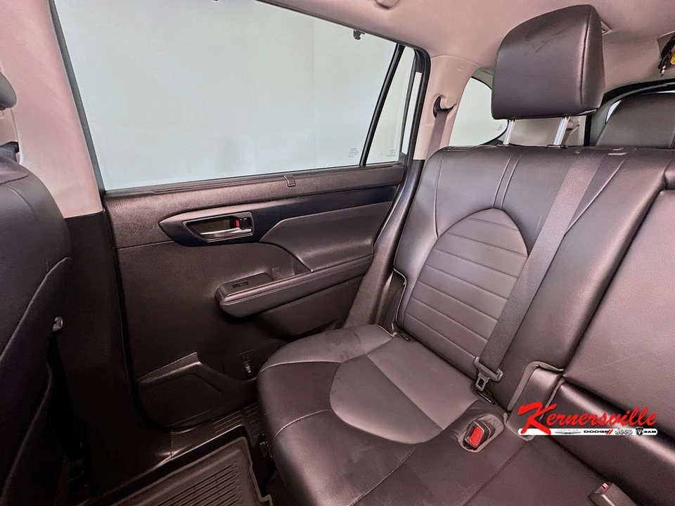 2022 Toyota Highlander - Image 12 of 21