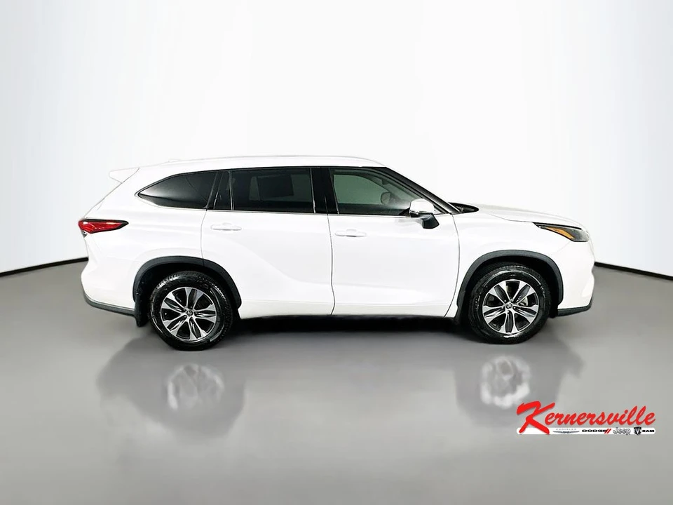 2022 Toyota Highlander - Image 8 of 21