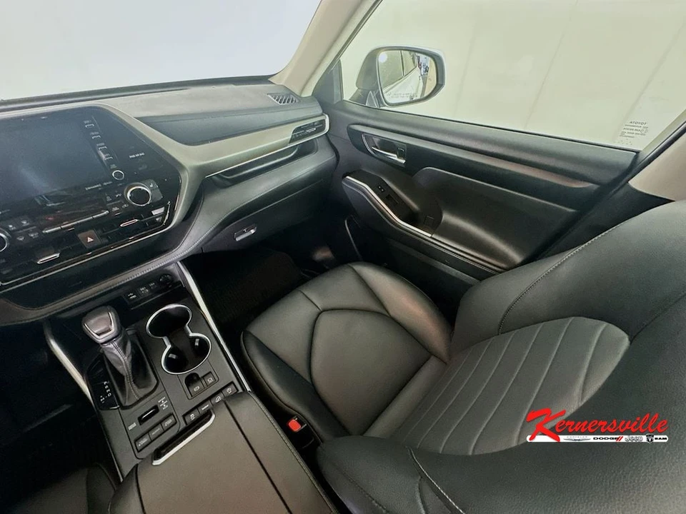 2022 Toyota Highlander - Image 11 of 21
