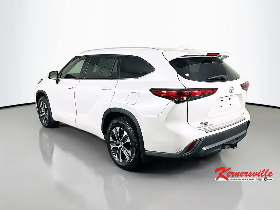 2022 Toyota Highlander - Image 5 of 21