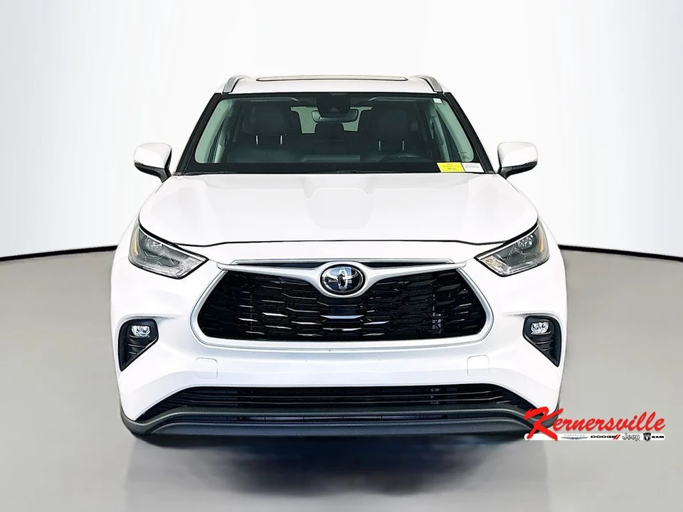 2022 Toyota Highlander - Image 2 of 21