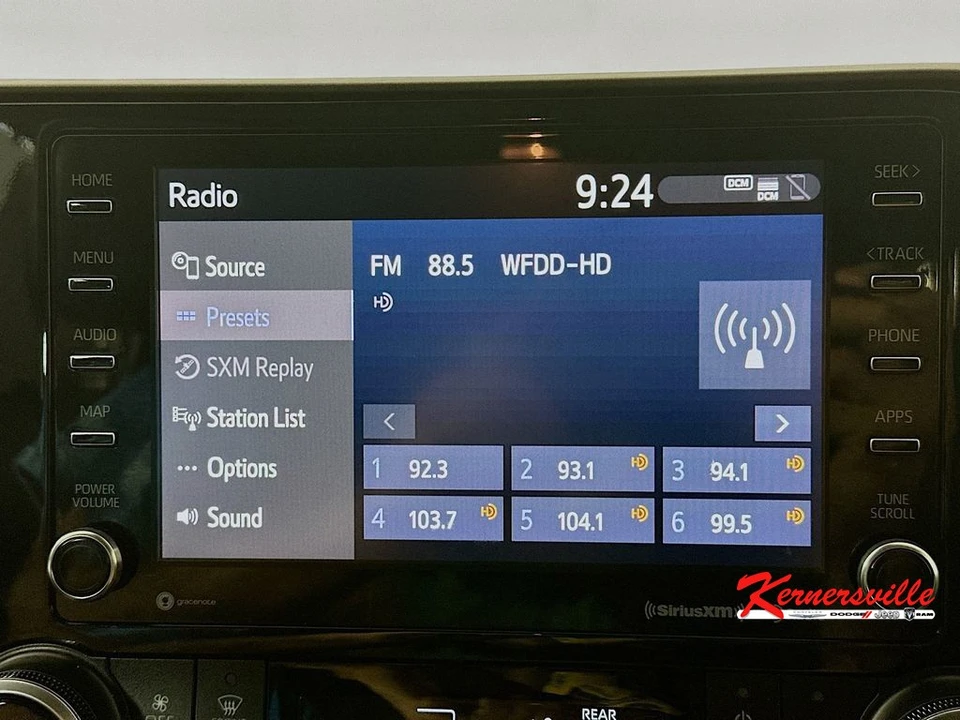 2022 Toyota Highlander - Image 17 of 21