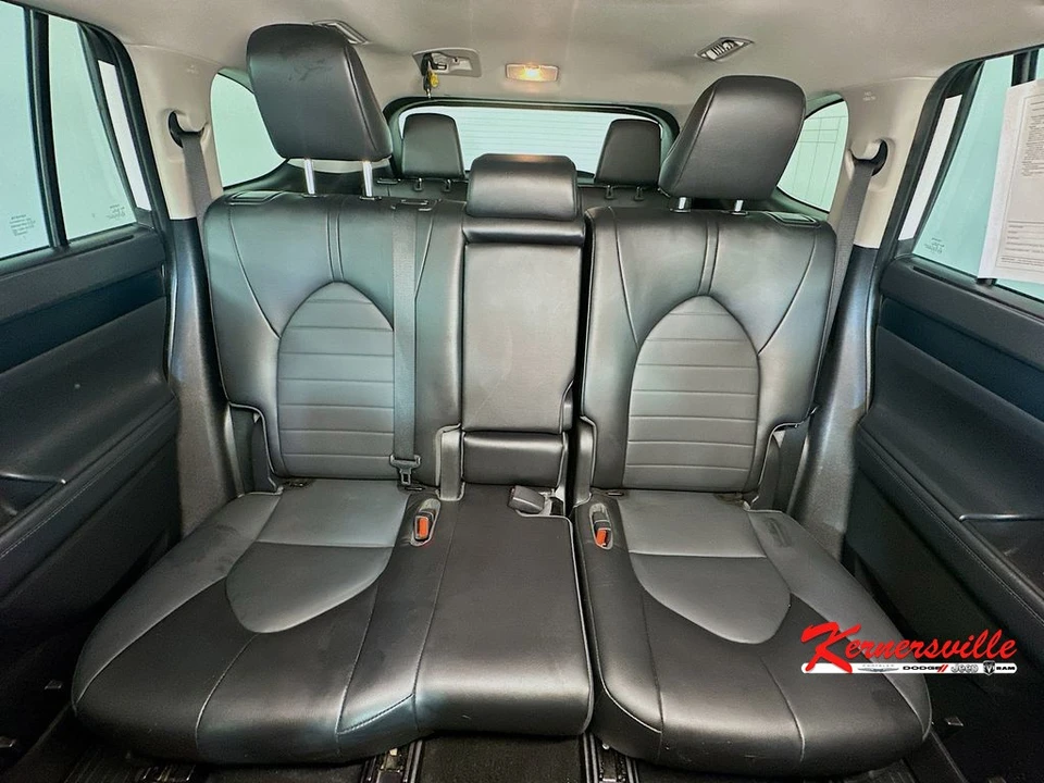 2022 Toyota Highlander - Image 13 of 21