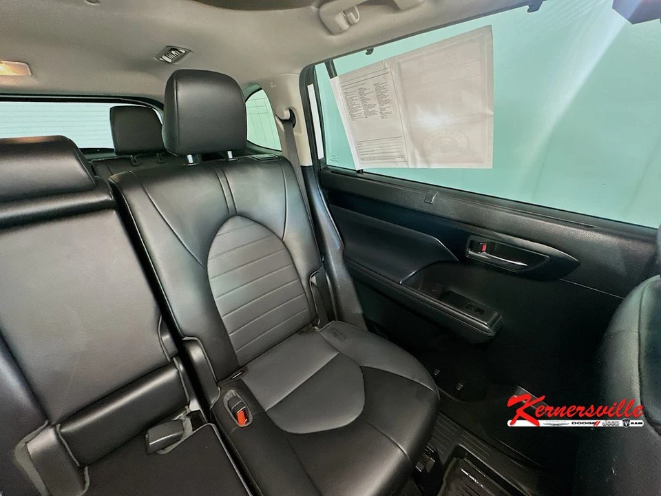 2022 Toyota Highlander - Image 14 of 21