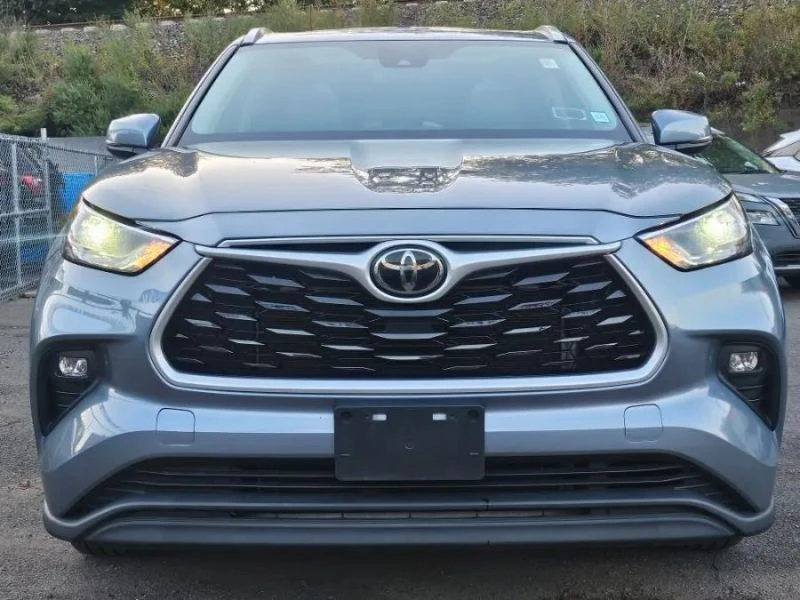 2022 Toyota Highlander - Image 2 of 12
