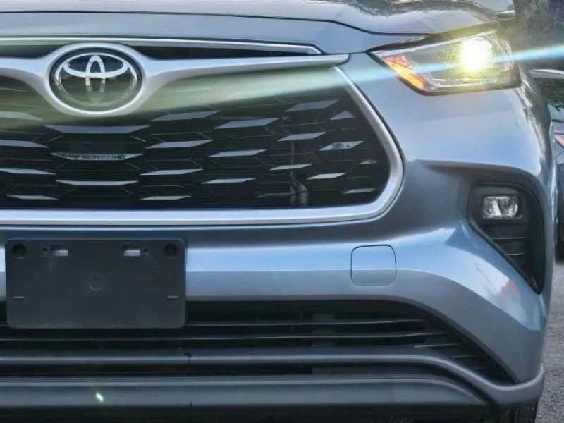 2022 Toyota Highlander - Image 3 of 12