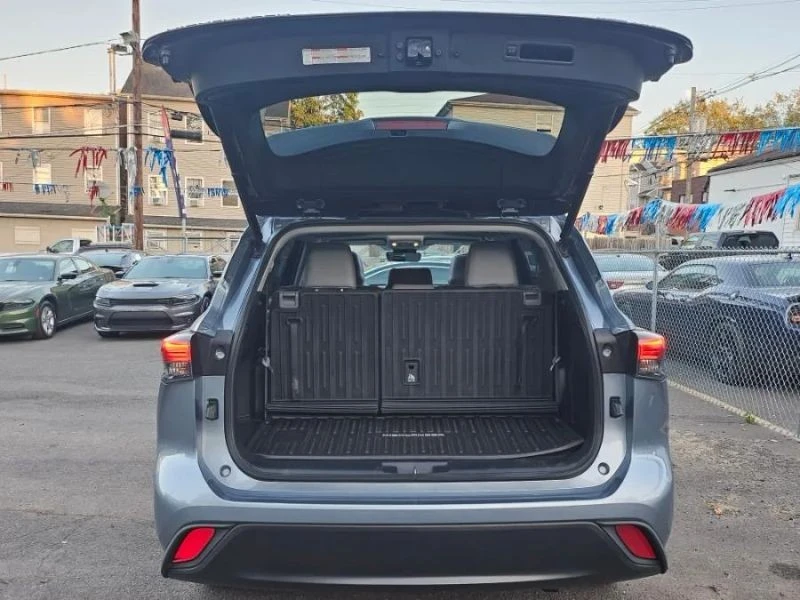 2022 Toyota Highlander - Image 7 of 12