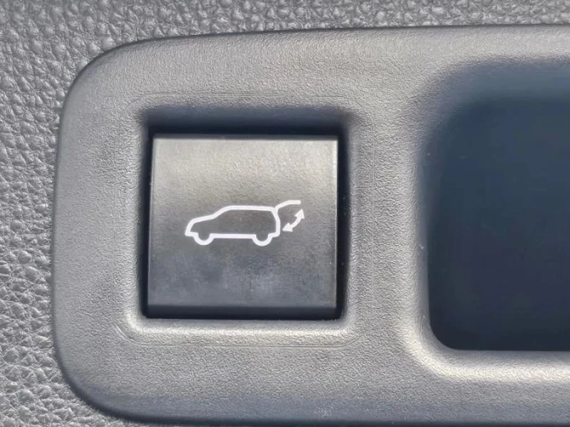 2022 Toyota Highlander - Image 8 of 12