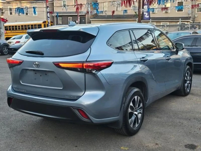 2022 Toyota Highlander - Image 5 of 12