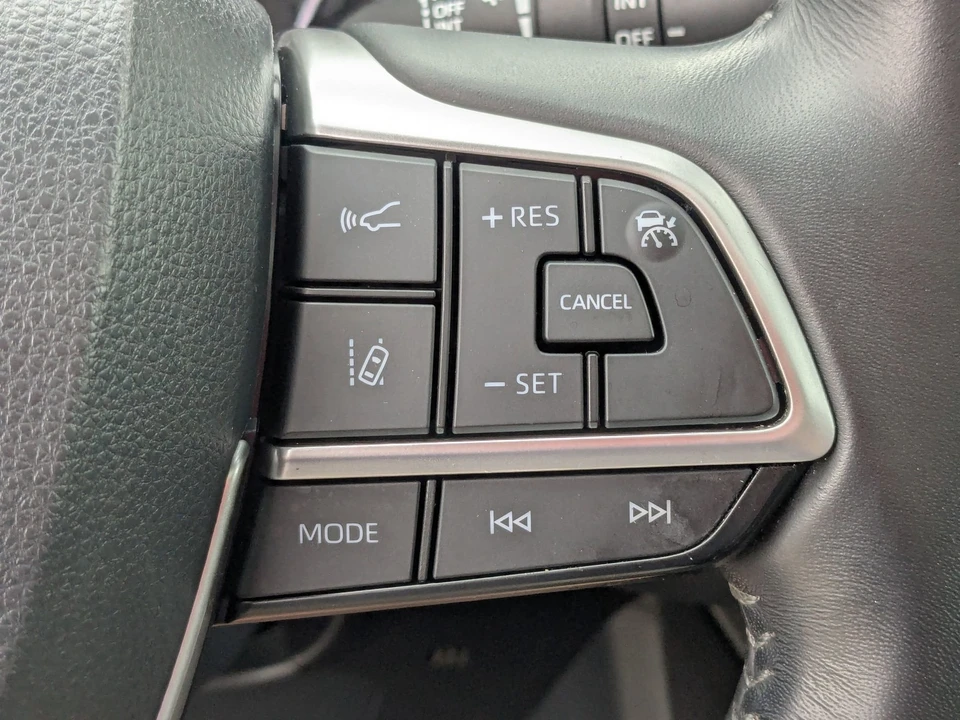 2022 Toyota Highlander - Image 19 of 21