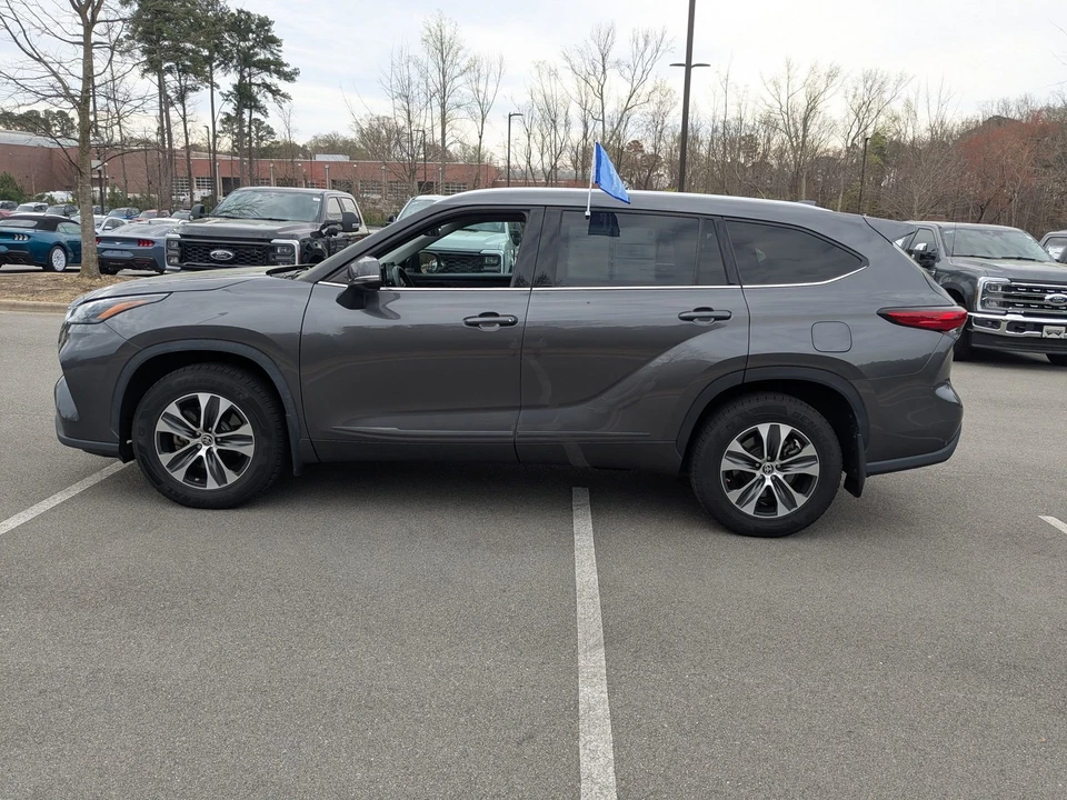 2022 Toyota Highlander - Image 7 of 21