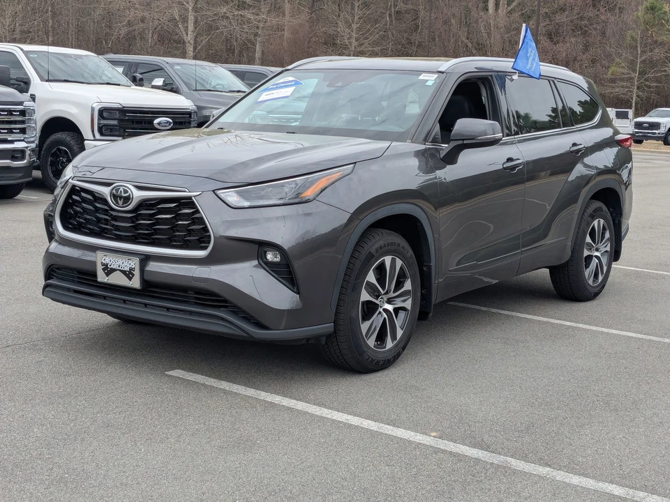 2022 Toyota Highlander - Image 8 of 21