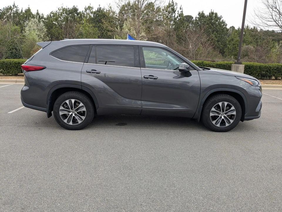 2022 Toyota Highlander - Image 3 of 21