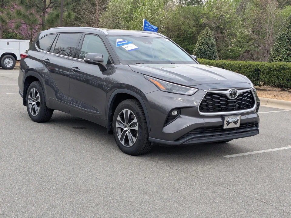 2022 Toyota Highlander - Image 2 of 21