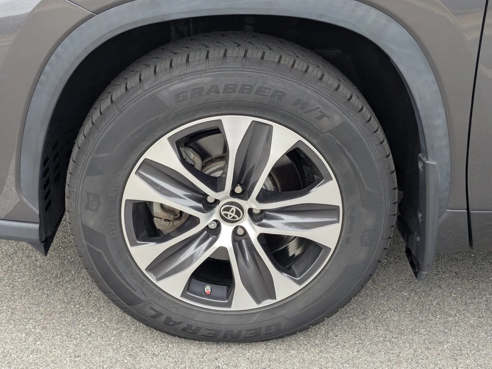 2022 Toyota Highlander - Image 10 of 21