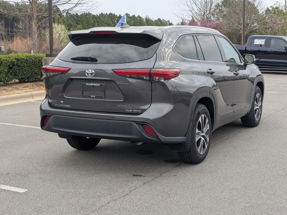 2022 Toyota Highlander - Image 4 of 21