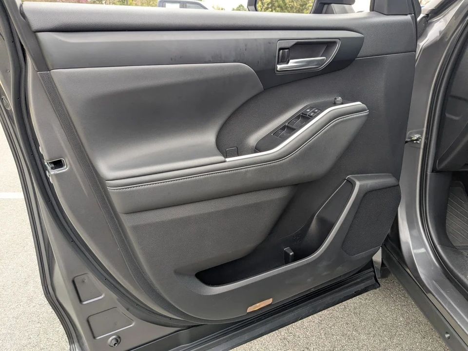 2022 Toyota Highlander - Image 12 of 21