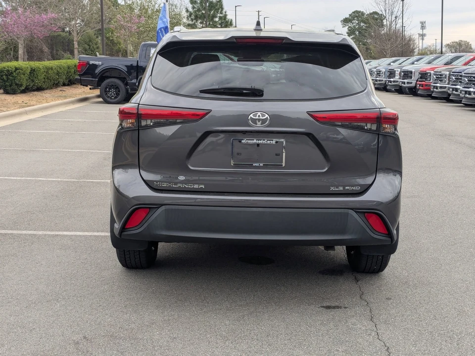 2022 Toyota Highlander - Image 5 of 21