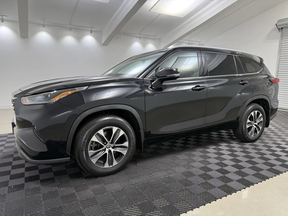 2022 Toyota Highlander - Image 3 of 12