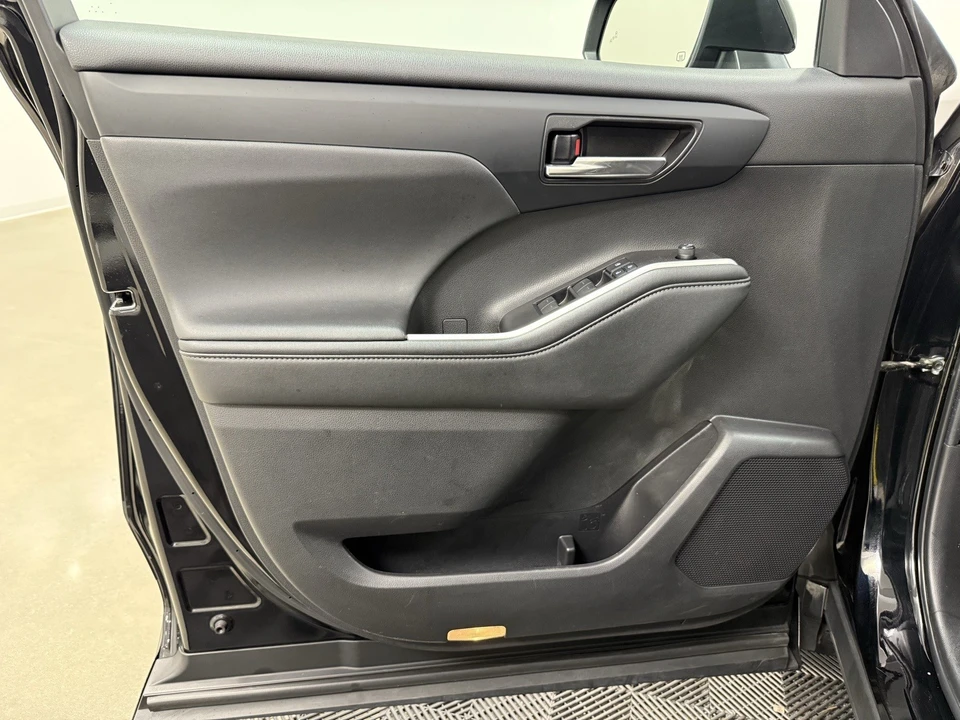 2022 Toyota Highlander - Image 9 of 12
