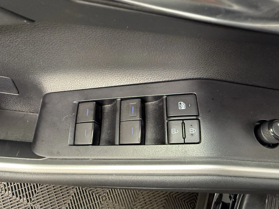 2022 Toyota Highlander - Image 10 of 12