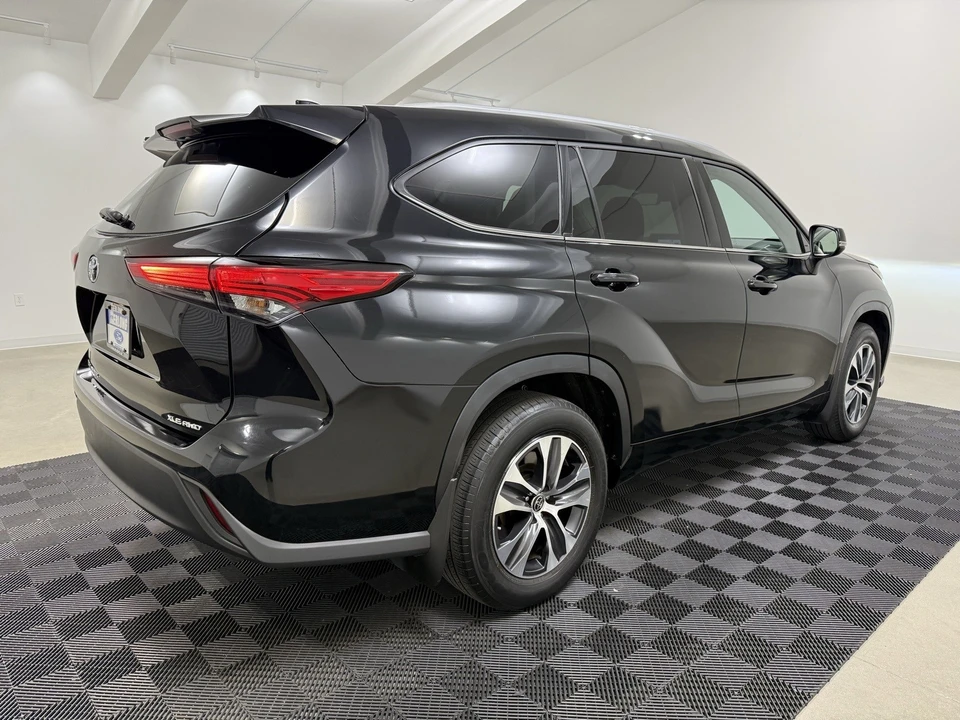 2022 Toyota Highlander - Image 6 of 12