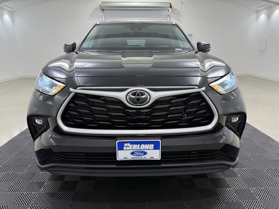 2022 Toyota Highlander - Image 2 of 12