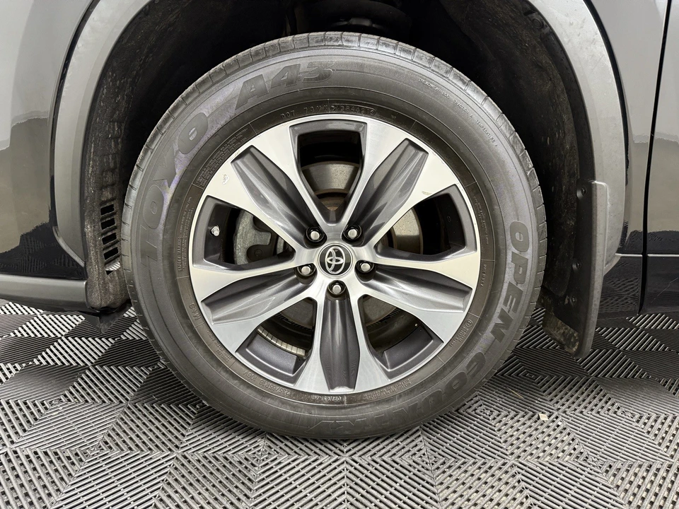 2022 Toyota Highlander - Image 8 of 12