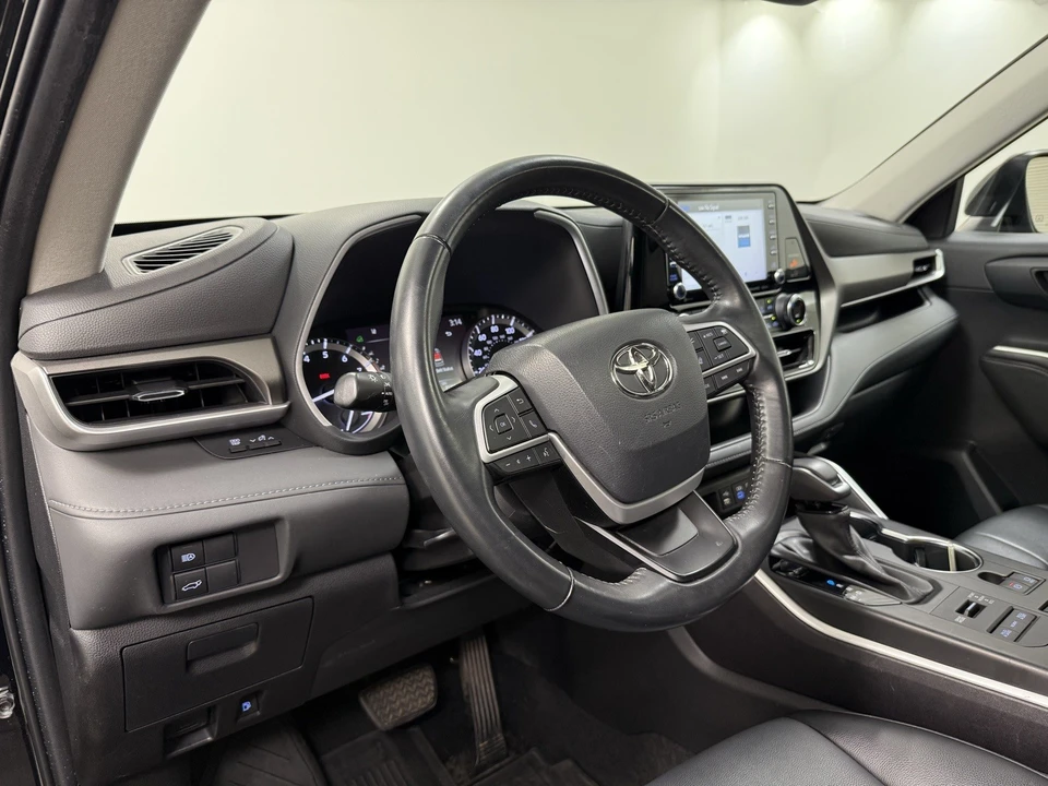2022 Toyota Highlander - Image 11 of 12