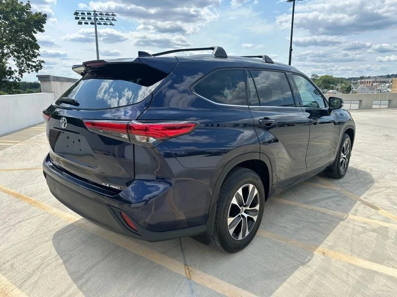 2022 Toyota Highlander - Image 5 of 12