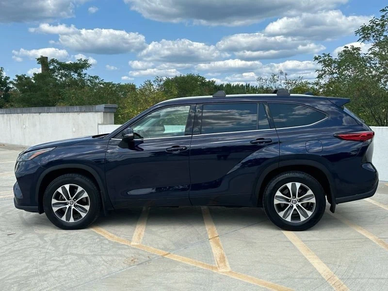 2022 Toyota Highlander - Image 7 of 12