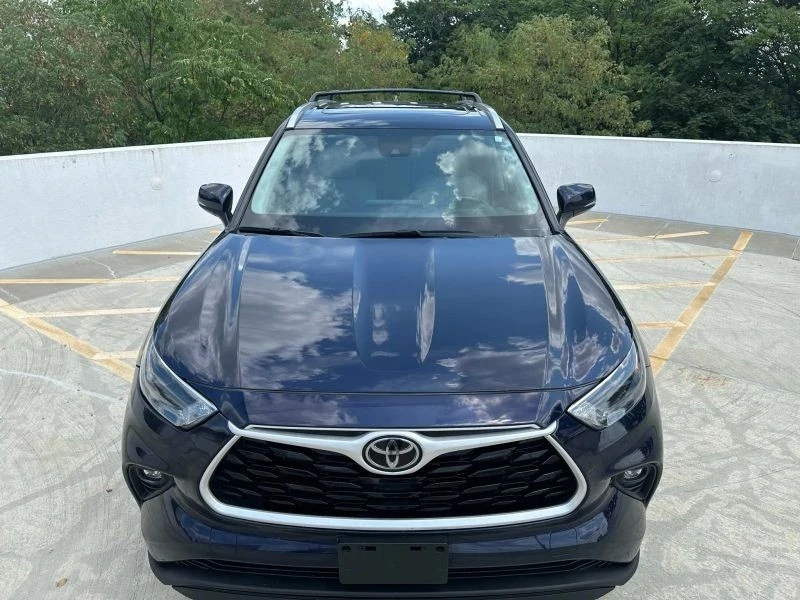 2022 Toyota Highlander - Image 9 of 12