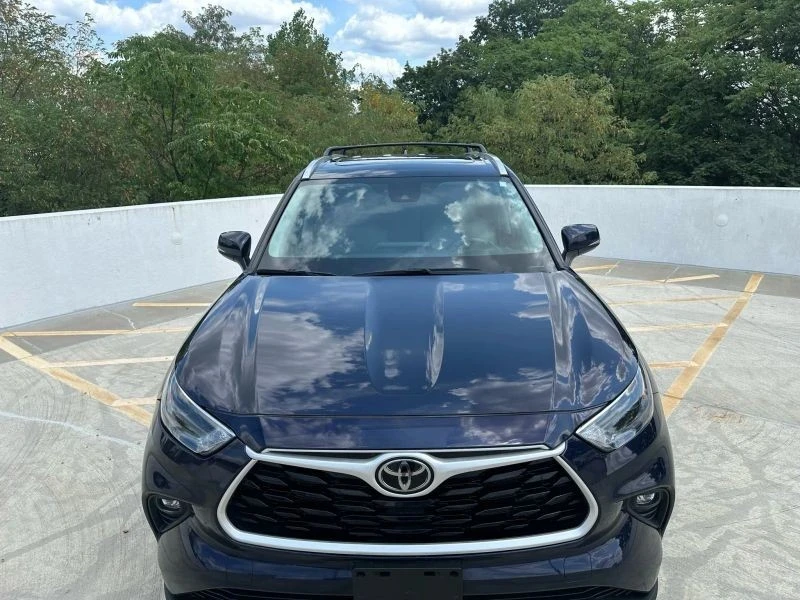 2022 Toyota Highlander - Image 10 of 12