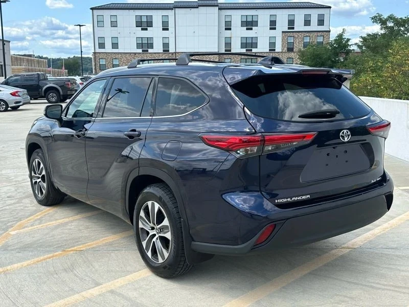 2022 Toyota Highlander - Image 6 of 12