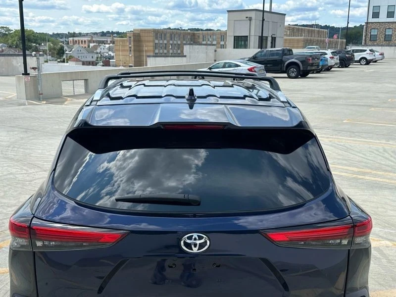 2022 Toyota Highlander - Image 4 of 12