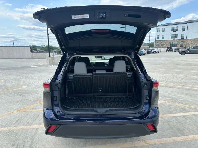 2022 Toyota Highlander - Image 8 of 12