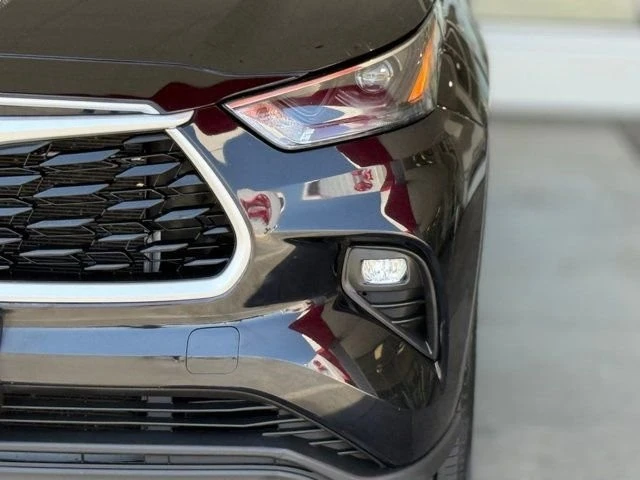2022 Toyota Highlander - Image 8 of 12