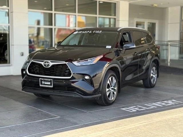 2022 Toyota Highlander - Image 2 of 12