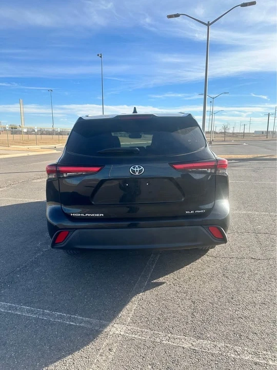 2022 Toyota Highlander - Image 4 of 11