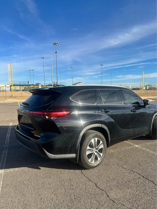 2022 Toyota Highlander - Image 5 of 11