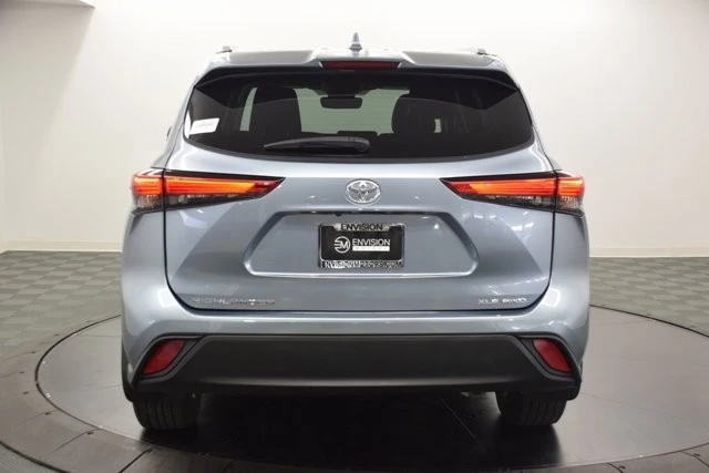 2022 Toyota Highlander - Image 7 of 12