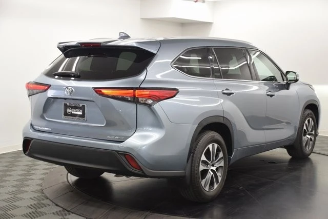 2022 Toyota Highlander - Image 8 of 12