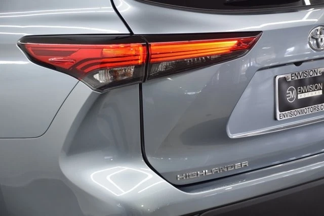 2022 Toyota Highlander - Image 9 of 12