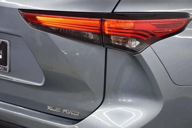 2022 Toyota Highlander - Image 10 of 12