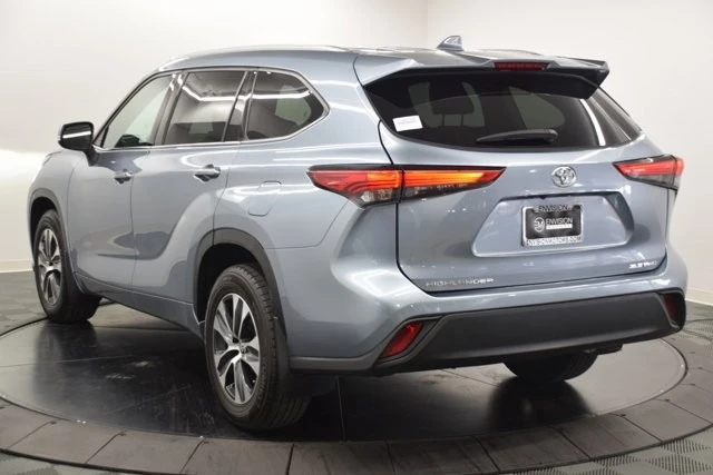 2022 Toyota Highlander - Image 6 of 12