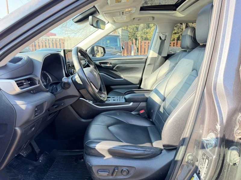 2022 Toyota Highlander - Image 8 of 12